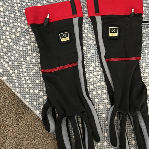 Sharper Image Rechargeable Warming Glove Liners - Picture 4 of 4